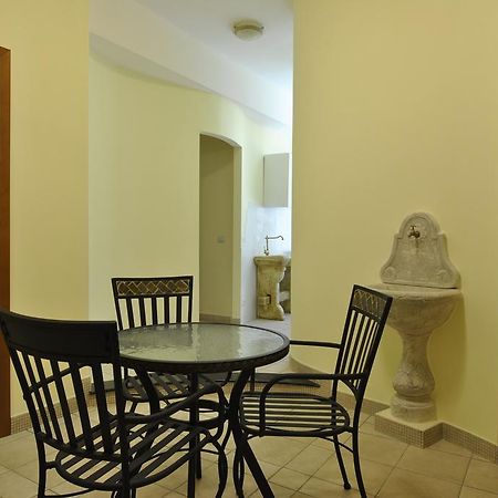Roma Tourist House Hotel Exterior photo