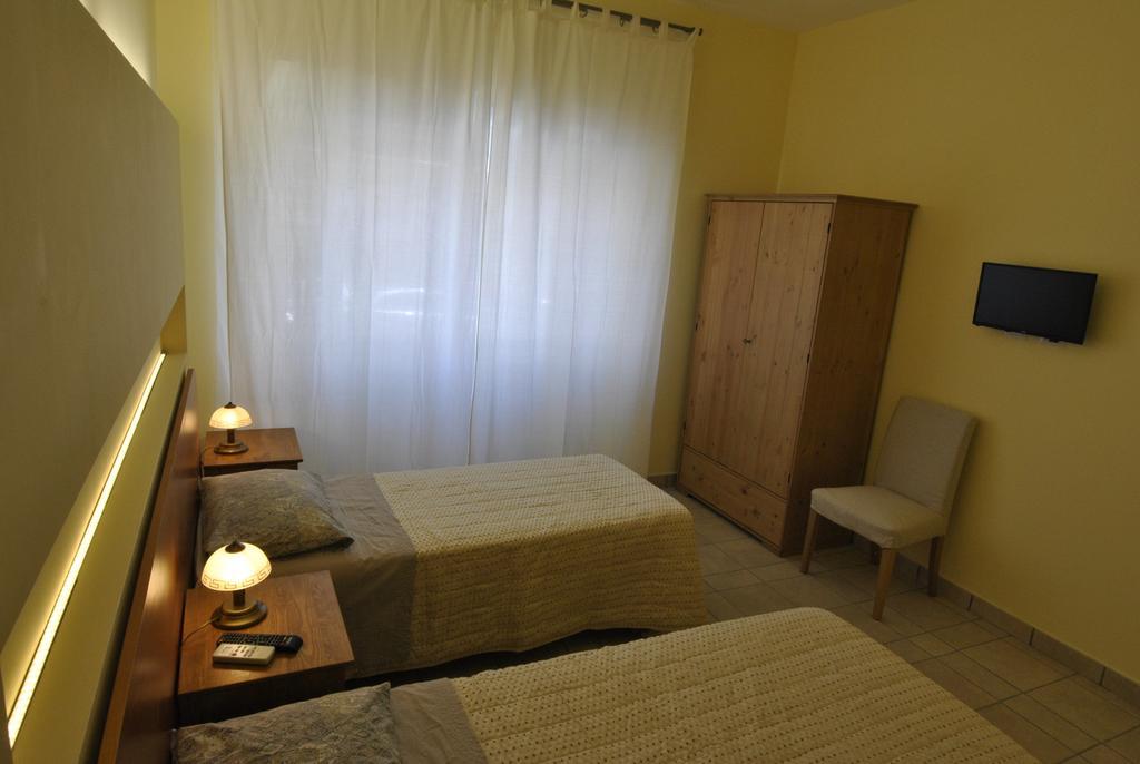 Roma Tourist House Hotel Exterior photo