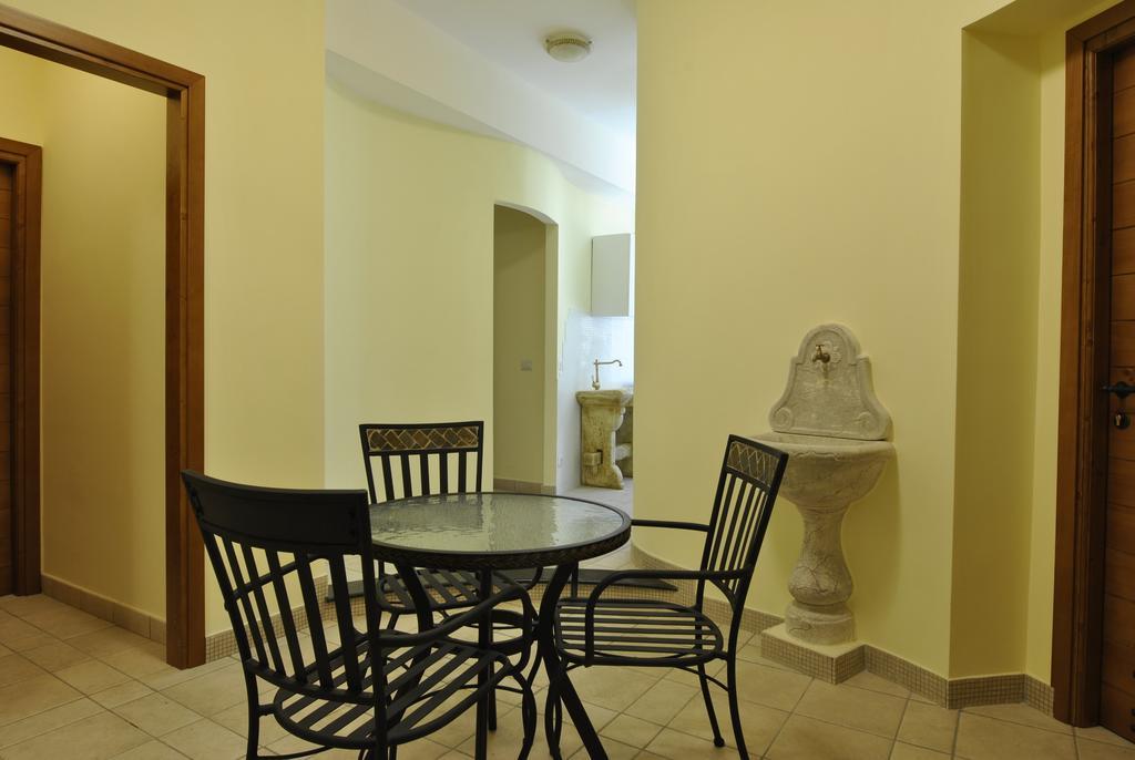 Roma Tourist House Hotel Exterior photo