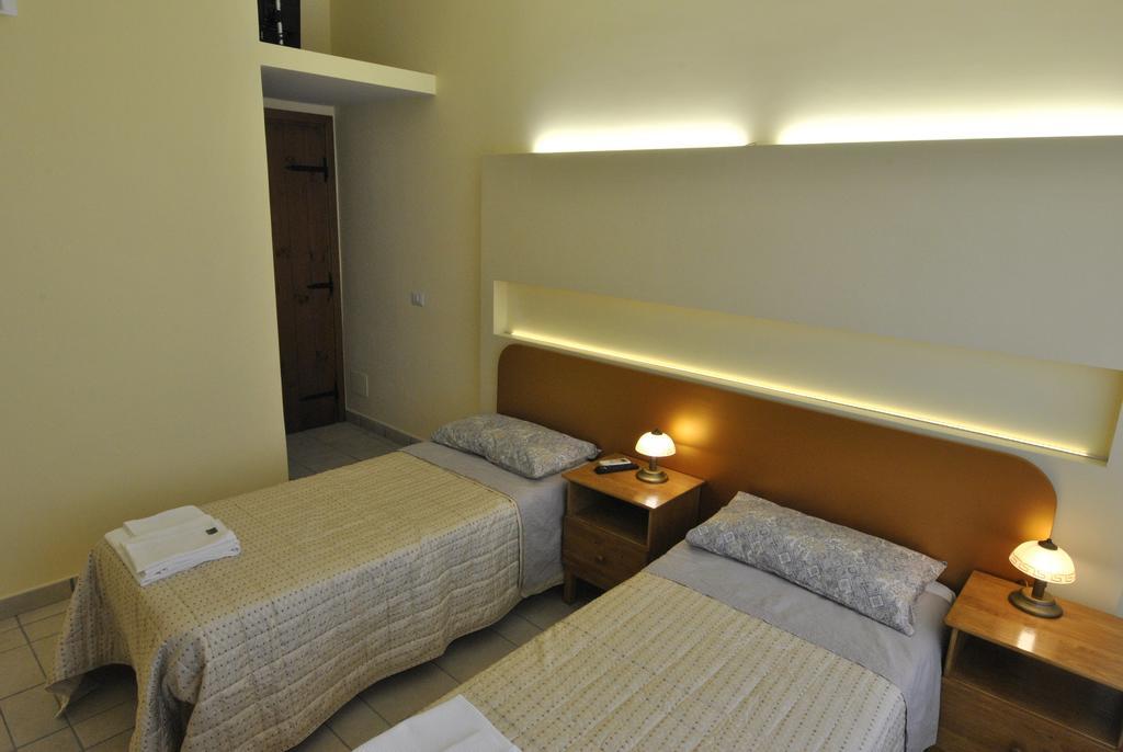 Roma Tourist House Hotel Exterior photo