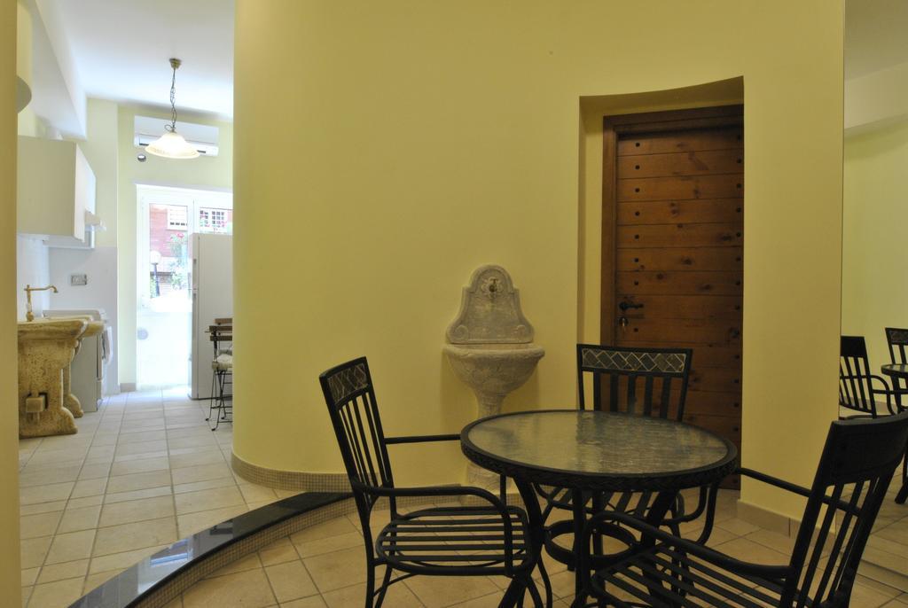 Roma Tourist House Hotel Exterior photo