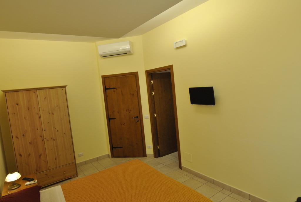 Roma Tourist House Hotel Exterior photo